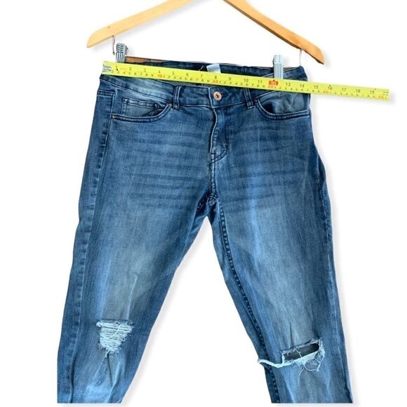 H&M Divided Distressed Jeans - Picture 7 of 10